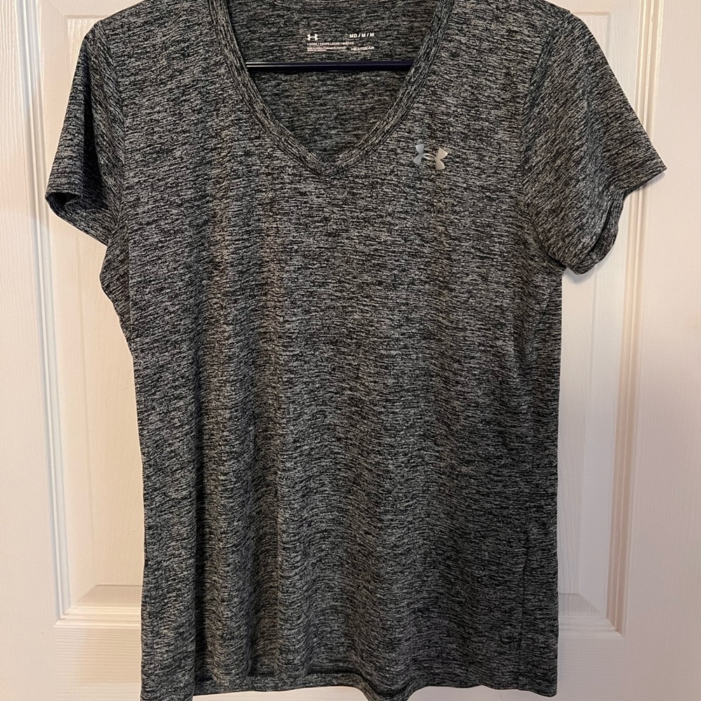 Under Armour T-shirt size medium gray